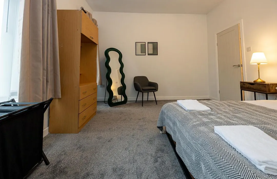 Modern 3Br Home Sleeps 7 Fast Wifi Perfect For Long Stays-1