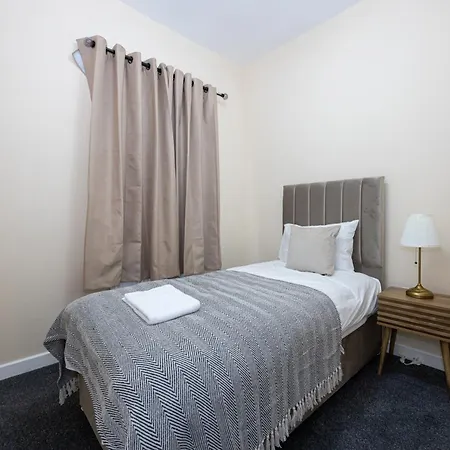 Modern 3Br Home Sleeps 7 Fast Wifi Perfect For Long Stays-3