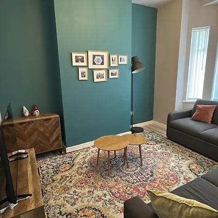 Modern 3Br Home Sleeps 7 Fast Wifi Perfect For Long Stays-2